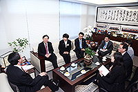 The delegation from Shanghai Jiao Tong University meets with Prof. Joseph Sung, VC of CUHK
